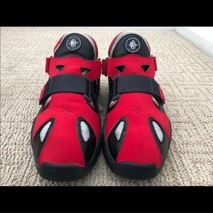 Nike Air Trainer Huaraches 94 Hyper Red Size 11